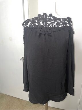 Black Off-Shoulder Lace Trim Top